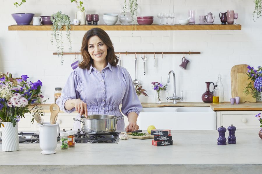 Nigella making her sardine spaghetti recipe for Ocado.